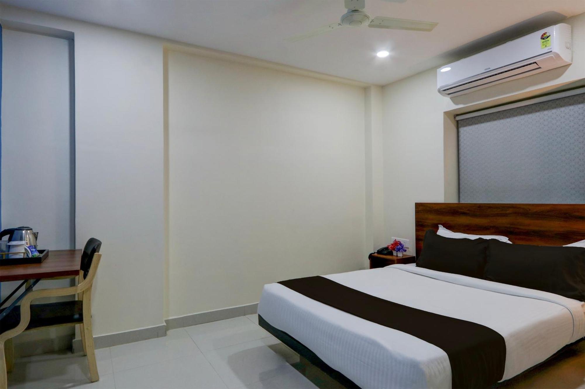 Hotel Super Townhouse The Cinco Bliss Near Ikea, Wells Forgo, Kims, Care Hospitals Hyderabad Exterior foto