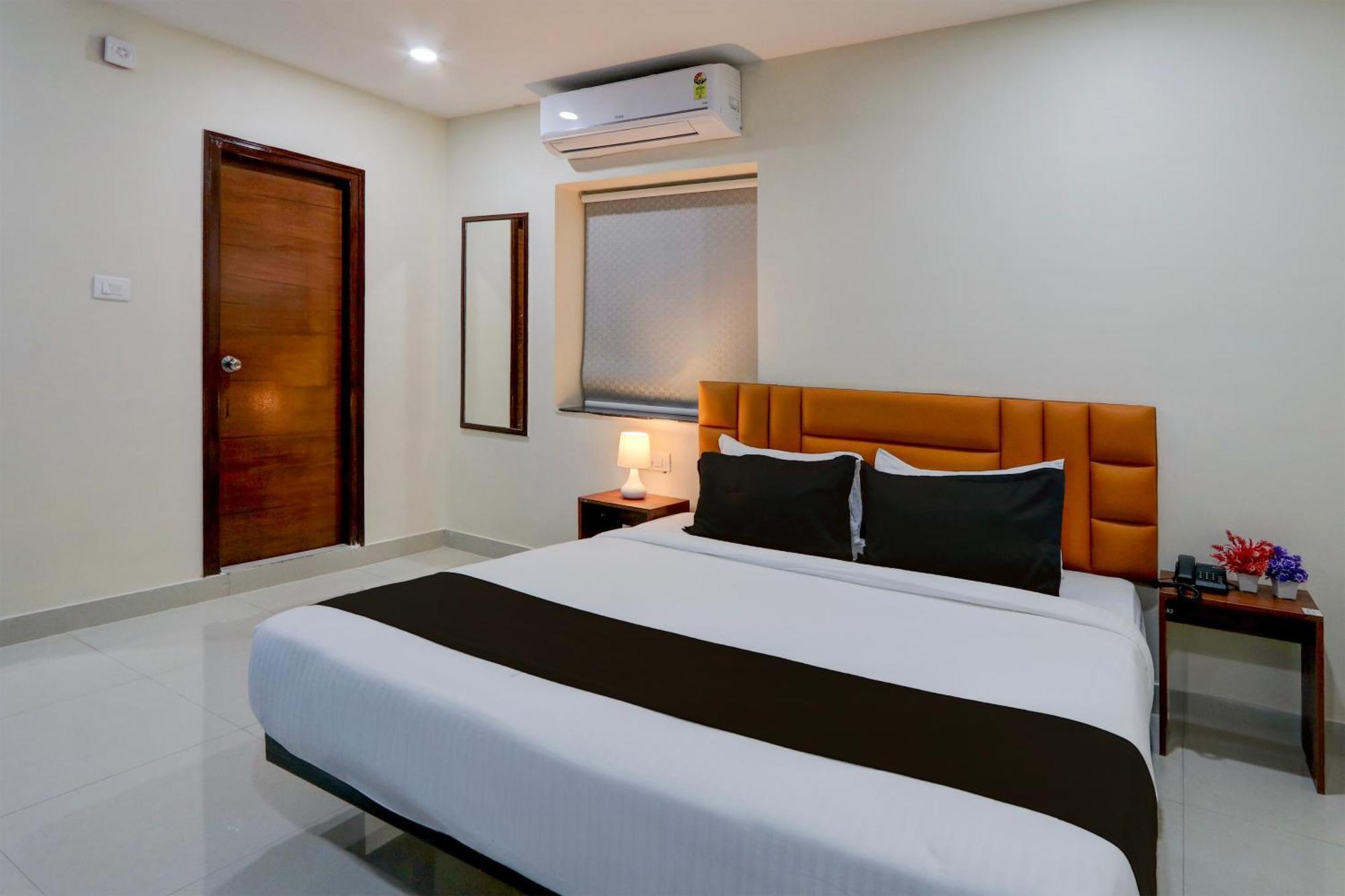 Hotel Super Townhouse The Cinco Bliss Near Ikea, Wells Forgo, Kims, Care Hospitals Hyderabad Exterior foto