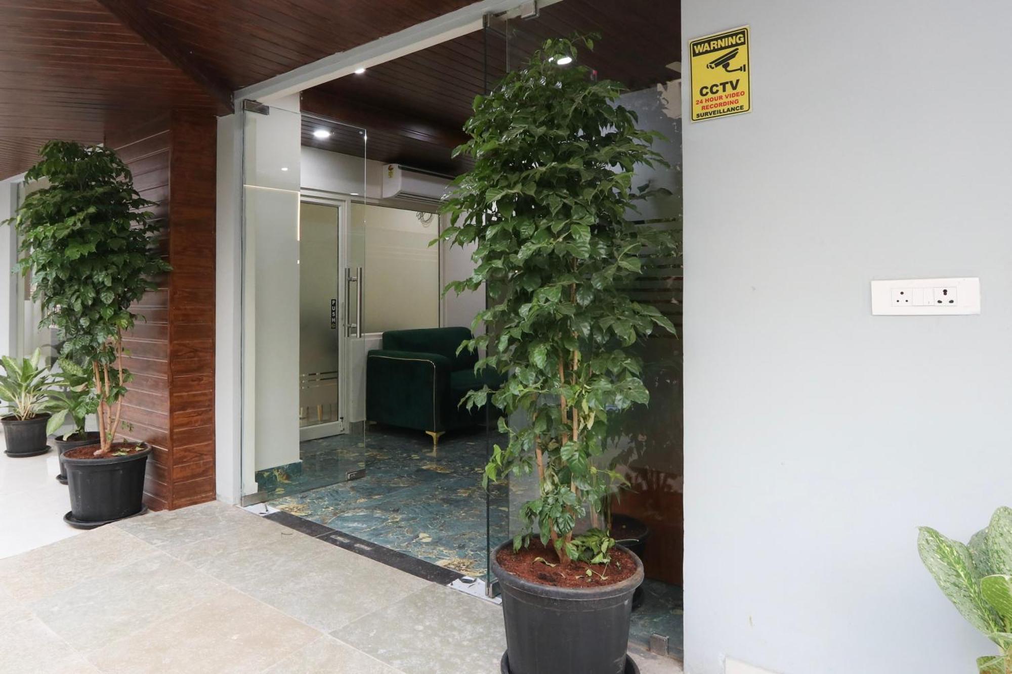 Hotel Super Townhouse The Cinco Bliss Near Ikea, Wells Forgo, Kims, Care Hospitals Hyderabad Exterior foto