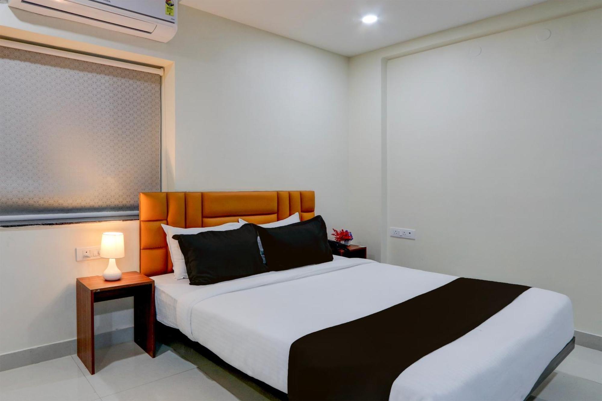 Hotel Super Townhouse The Cinco Bliss Near Ikea, Wells Forgo, Kims, Care Hospitals Hyderabad Exterior foto